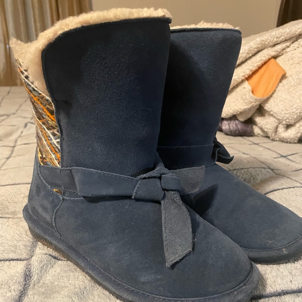 Like New Bear Paw Women’s Boots Size 8